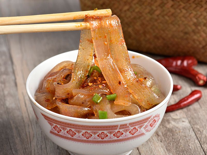 宽粉不止烫火锅好吃，这样做更好吃，酸辣入味有嚼劲，暖胃又解馋